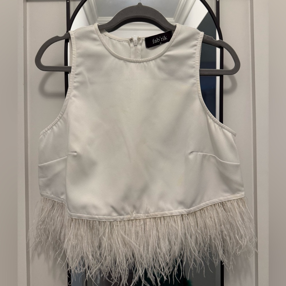 Fab’rik white feather top 🕊️